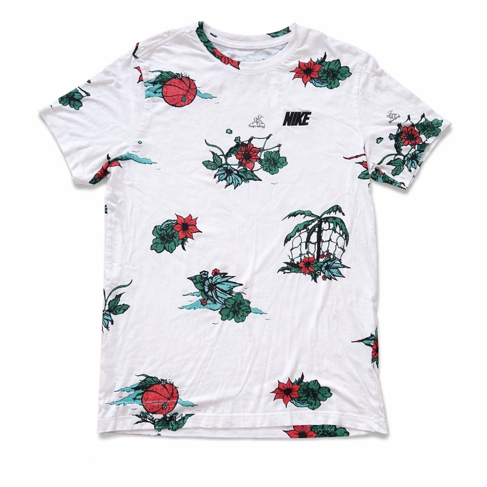 Nike White and Green Short Sleeve Tee